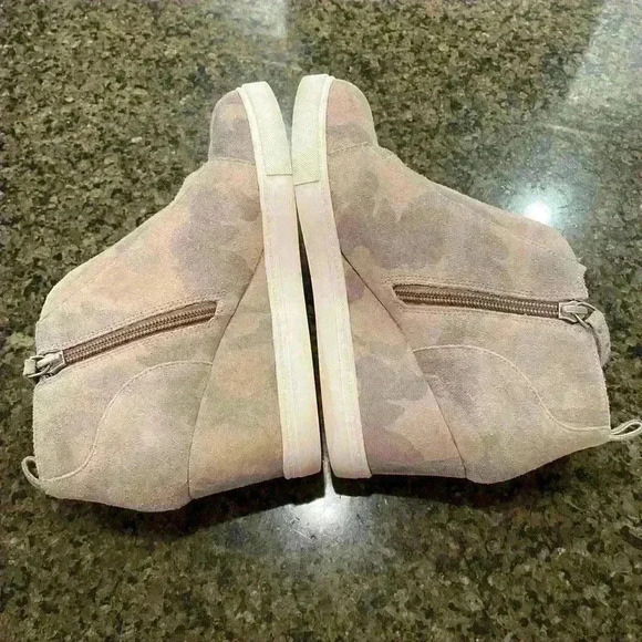 Linea Paolo Wedge Sneakers Suede Size 7 - Picture 8 of 8